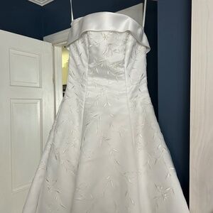 Brand new never worn white wedding dress size 6